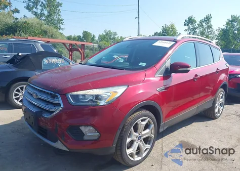 2018 Ford Escape Titanium z USA, uszkodzony, nr VIN 1FMCU9J9XJUB20994